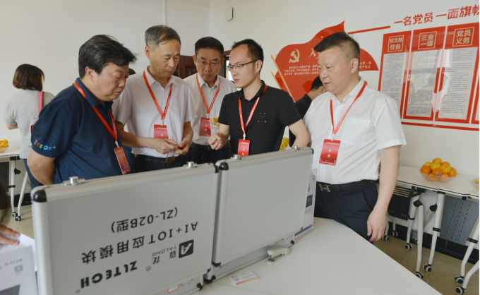 “智能制造職業(yè)教育人才培養(yǎng)論壇暨電子信息專業(yè)建設(shè)研討會”圓滿召開！智龍科技作主旨報(bào)告：《智能化時代中職電子信息類專業(yè)建設(shè)探討》